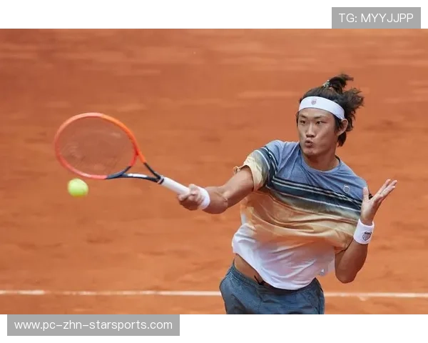 网球高手连打死角形成压倒性优势