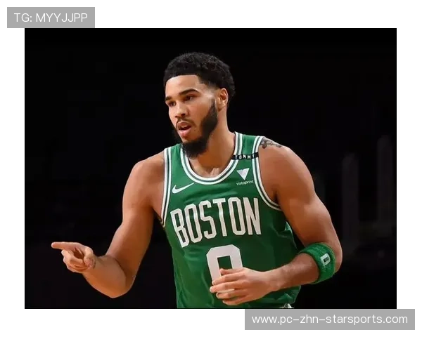 凯尔特人塔图姆抢断反击顺势暴扣——速度与决心在篮筐前的瞬间